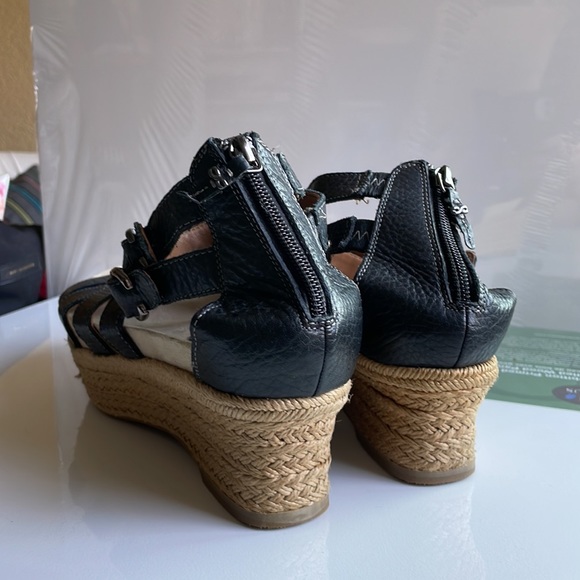 Earthies platform sandals, black leather, pvc, and rope - Picture 5 of 9